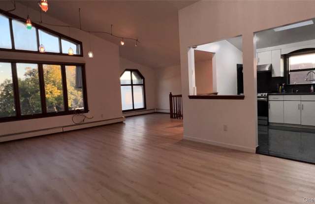 19-07 Clintonville Street Gallery 3