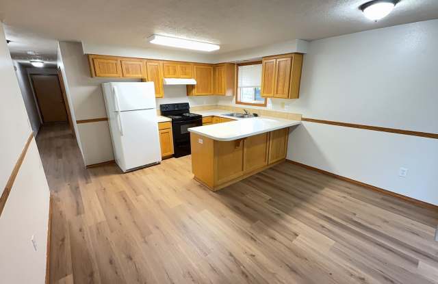 3 Bedroom 1.5 Bath Home Fenced Yard, Shed Garage - 4449 Samantha Court Northeast, Salem, OR 97305 3 Bedroom 1.5 Bath Home Fenced Yard, Shed Garage - 4449 Samantha Court Northeast, Salem, OR 97305