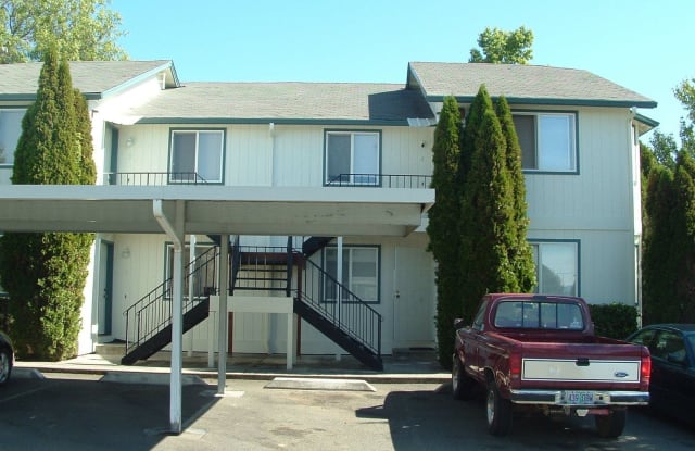 1920 #3 NE Fairview - 1920 Third Street, St. Paul, OR 97137