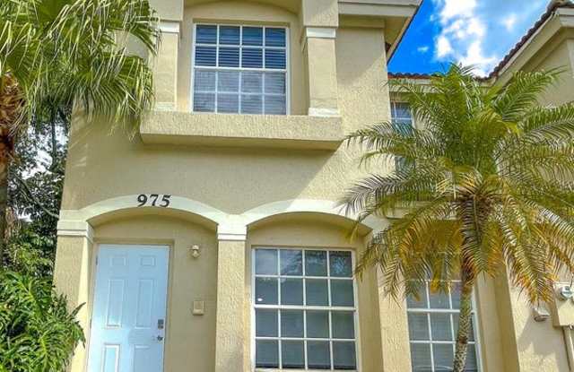 975 Summit Lake Dr - 975 Summit Lake Drive, Palm Beach County, FL 33406