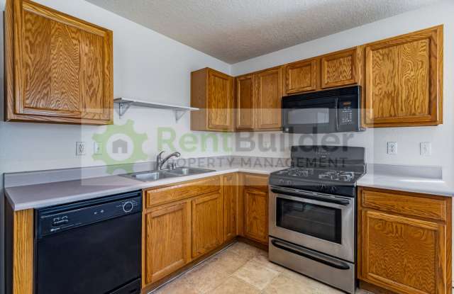 !!!New Roof, Paint, Landscaping, Discounted Internet and Renters Insurance Included!!!! Gallery 4