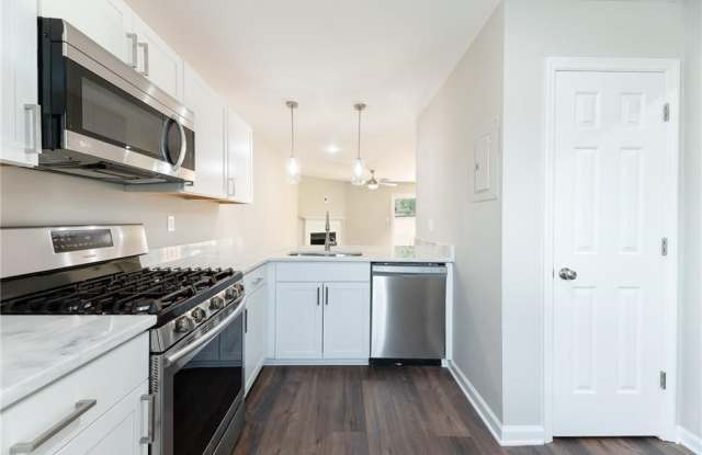 547 Harbor Lake Court Gallery 4