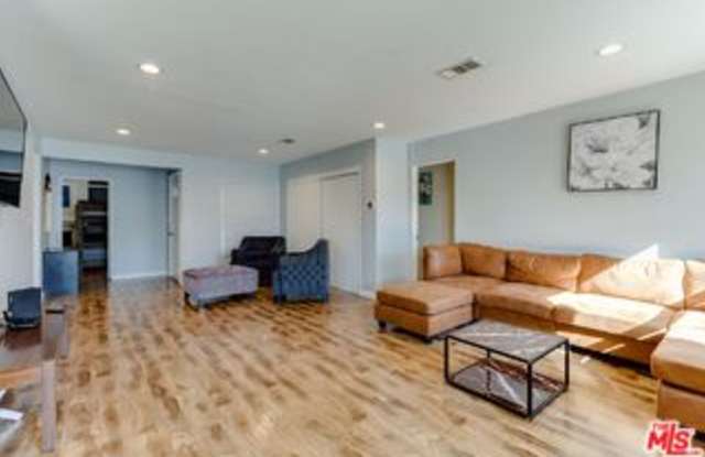 7858 Jamieson Avenue Gallery 4