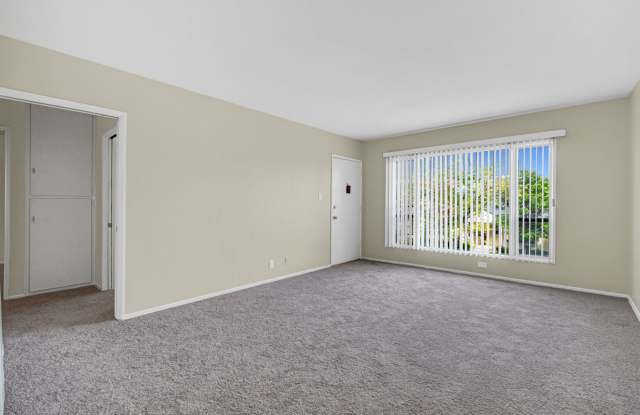 2 BEDROOMS 1 BATH UNIT IN GREAT LOCATION!!! Gallery 2