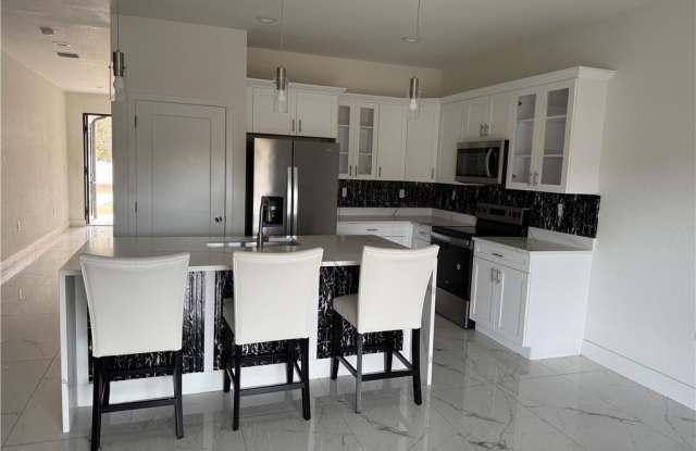 6013 ACORN Circle Gallery 3