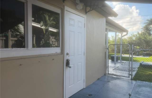 200 W 53rd Ter photos photos