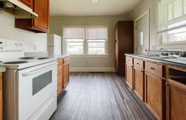 1920 S Gharkey St: Coming Soon! Pet-Friendly 2 Bedroom Home Near Downtown Muncie! W/D Hookups! photos photos