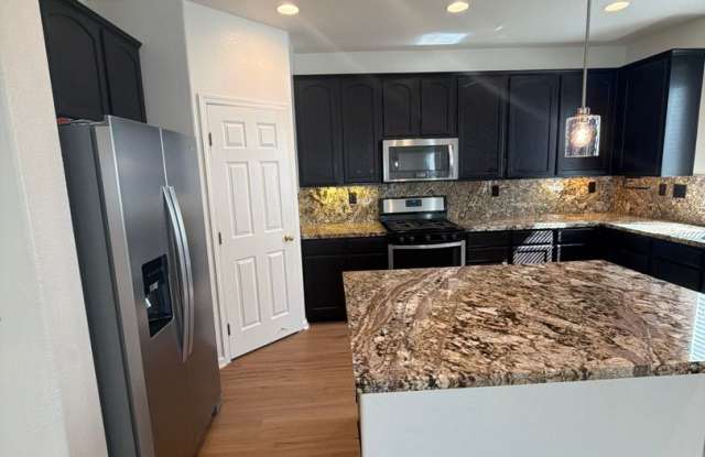 Corner Lot - 4 Bed 2 Bath !! Gallery 4