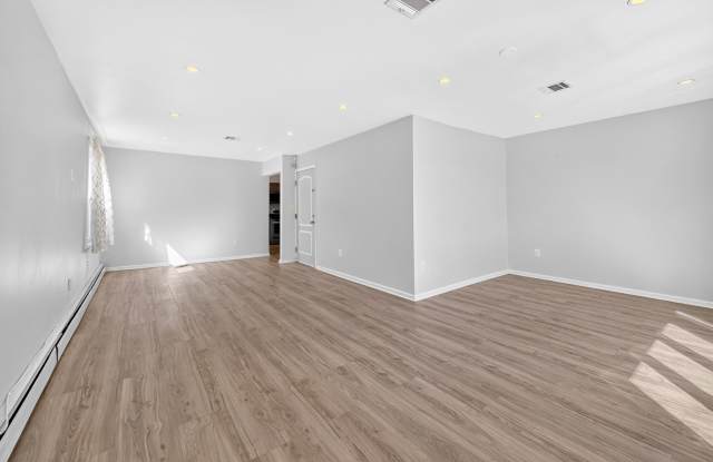 1101 SUMMIT AVE Gallery 2