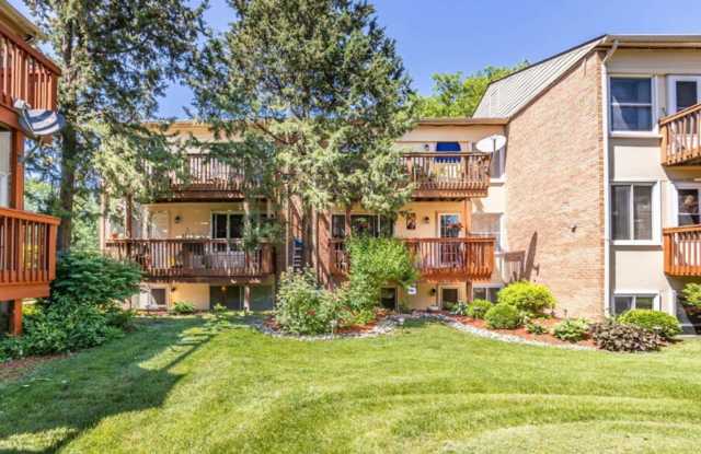 2-Bedroom Garden-Level Unit | Parking, Patio & Water Included Gallery 3