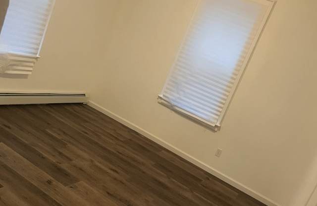 105 Lyons Avenue Gallery 4