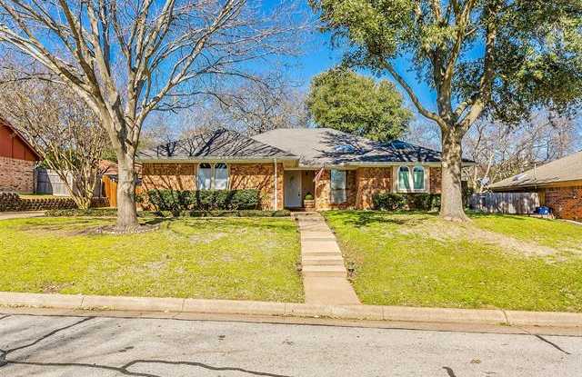 205 NE Rosamond Street - 205 Northeast Rosamond Street, Burleson, TX 76028