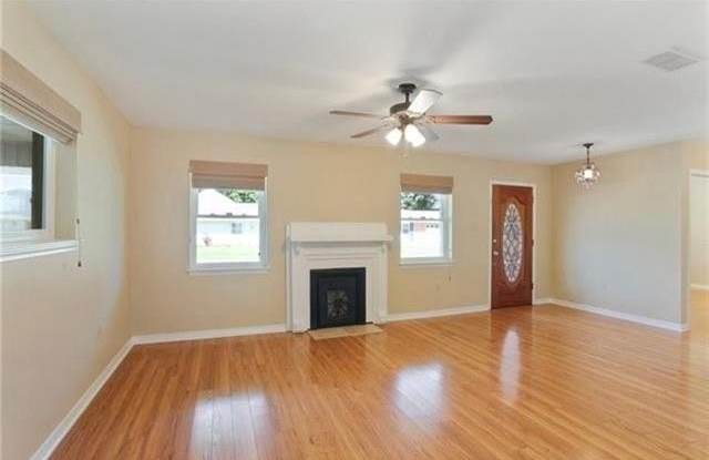 3817 COURTLAND Drive Gallery 3