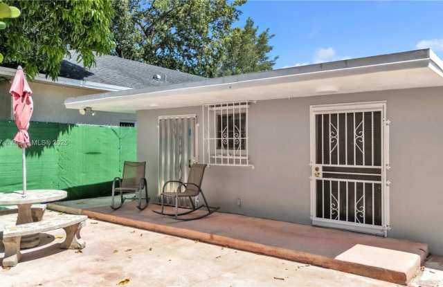 554 Southwest 67th Avenue photos photos