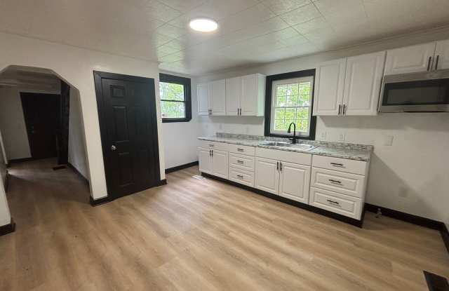 Beautiful 3 Bedroom, 2 Bathroom Home with Private Drive and Large Yard! photos photos