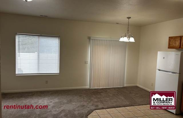 Cute Toewnhouse in a Gated Community Gallery 1