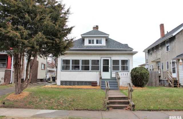 3 bed 2 bath available soon! - 1717 25th Street, Rock Island, IL 61201