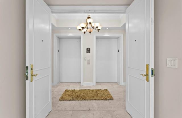 300 BEACH Drive NE Gallery 2