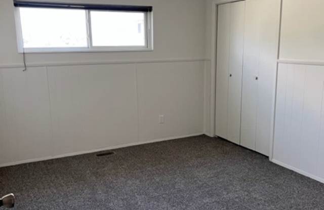 Beautiful home with large rooms and large windows, New carpet and paint throughout this 5000 Square foot home Gallery 4