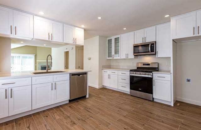 2 bedroom home with wonderful location A MILE FROM THE BEACH photos photos 2 bedroom home with wonderful location A MILE FROM THE BEACH photos photos