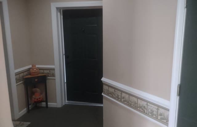 Charming 2BR Condo in Aberdeen Gallery 4