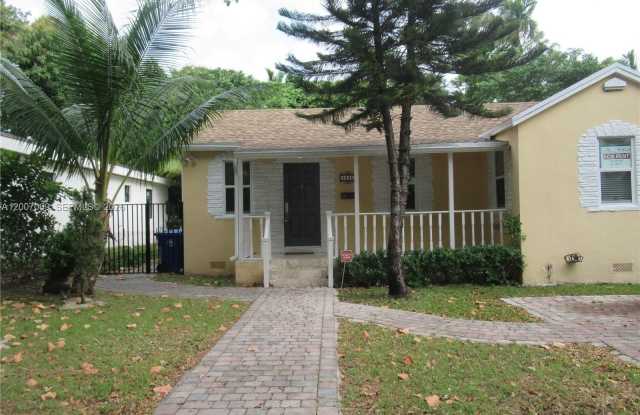 4245 SW 7th St photos photos