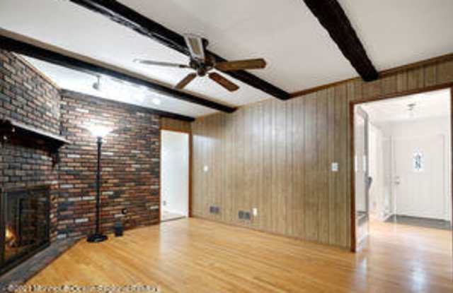 1101 Lincoln Court Gallery 4