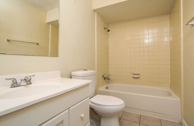 16206 Knollridge Ct Gallery 2