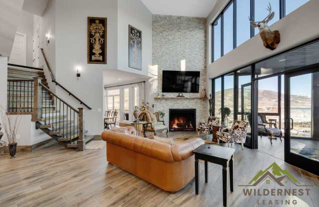 Stunning Luxury Mountain Home with Panoramic Views Gallery 3