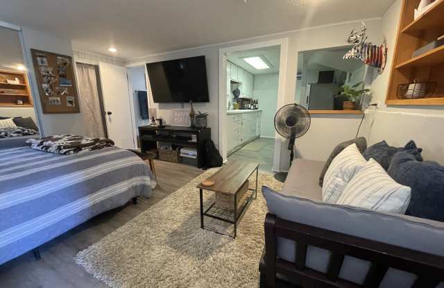 4725 Coronado Avenue Gallery 4