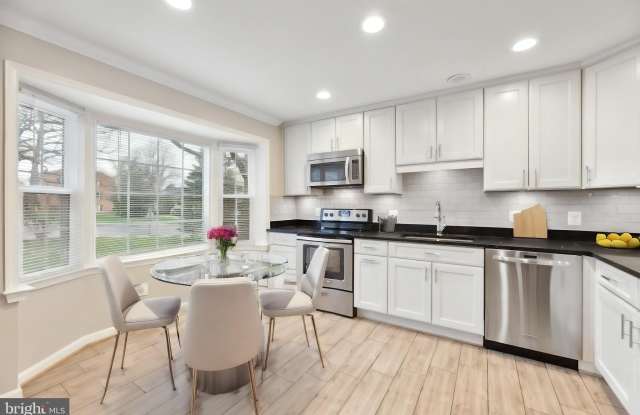 9307 MILLBRANCH PLACE Gallery 4