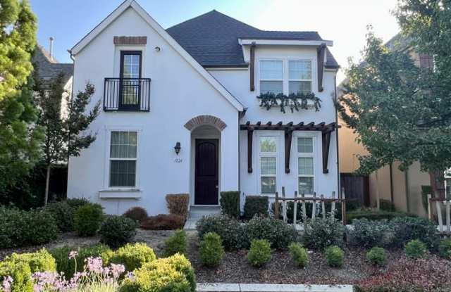 1024 Matthews Run Way photos photos