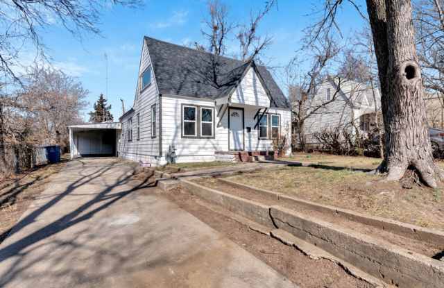 Beautiful 2 Bedroom 1 Bath MOVE IN SPECIAL AVAILABLE Gallery 1