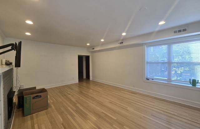 2255 W Huron Avenue Gallery 3