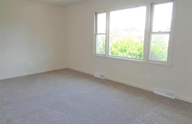 1807 MEADOW Drive Gallery 3