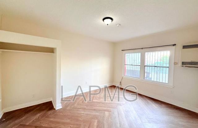 1614 N. Kenmore Avenue photos photos