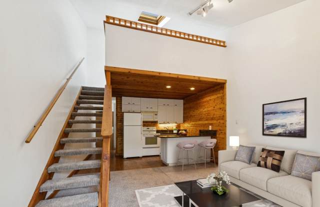 Downtown! Gorgeous Top Floor Unfurnished Studio photos photos