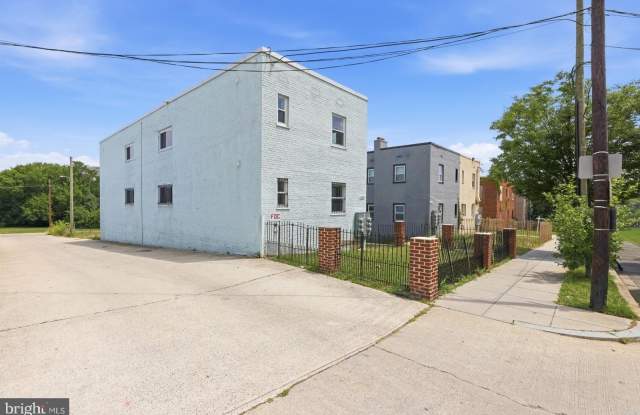 4230 6TH Street SE Gallery 3
