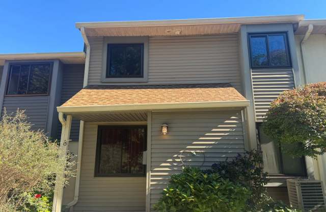 Beautiful 2 Bedroom 1 Bath townhome in Willow Grove $1,995/month Gallery 1