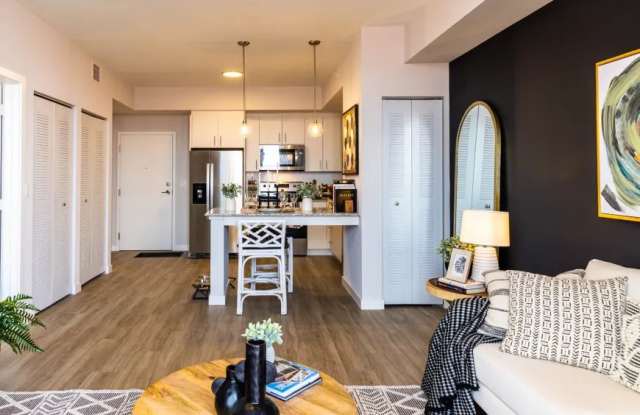 1313 W 40TH St. photos photos