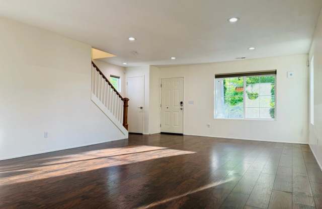 9404 Templeton Avenue Southeast Gallery 3