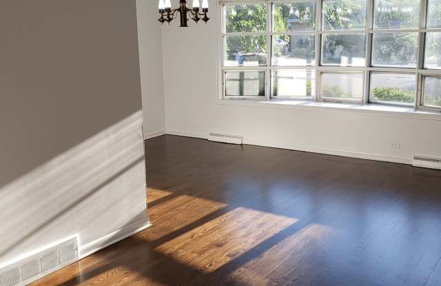 7215 North Karlov Avenue Gallery 2