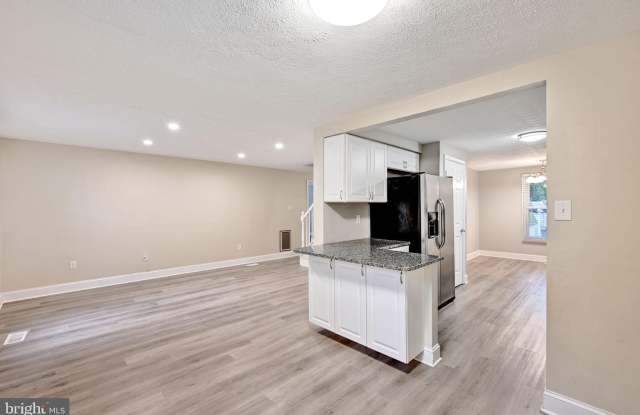 637 WHITTIER Parkway Gallery 2