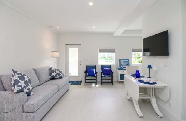 ** BRAND NEW BEAUTIFUL COTTAGE WITH PRIVATE HEATED POOL & SPA IN NORTH NAPLES ** SLEEPS 4 ** SEASONAL ** RENT WEEKLY ** Gallery 4