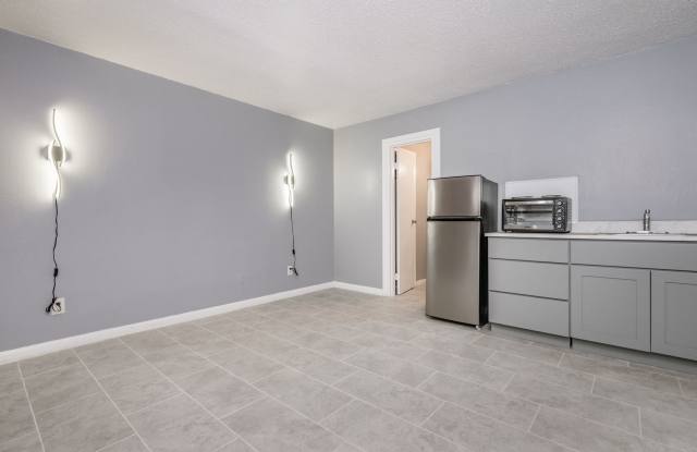 La Luna Luxury Suites - 620 West Amarillo Boulevard, Amarillo, TX 79107