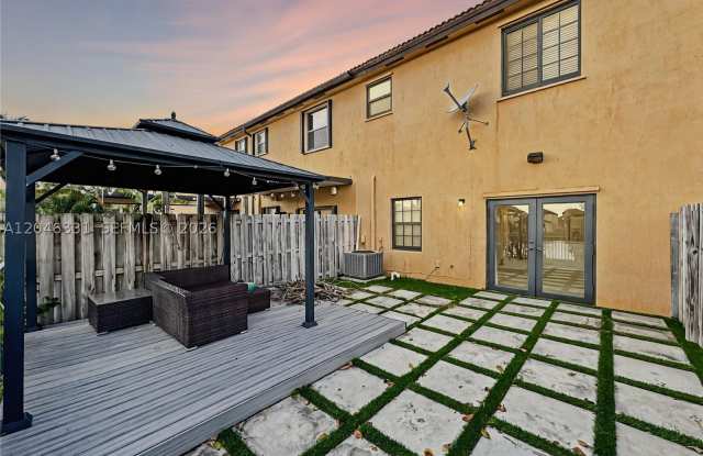 3740 NE 3rd Ct Gallery 4