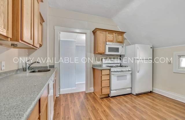 1040 E 200 S Gallery 3