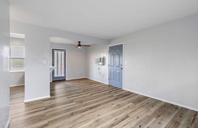Beautifully Renovated 1Bed /1Bath Apartment Home Gallery 2