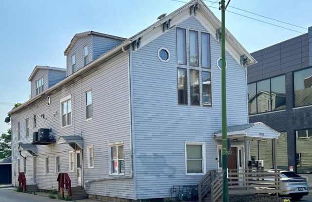 2456 Clybourn photos photos