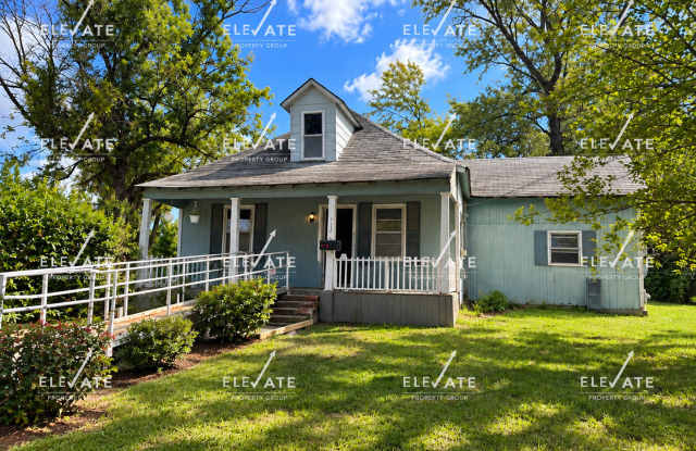 3 Bed, 1 Bath Home Nevada MO Gallery 1